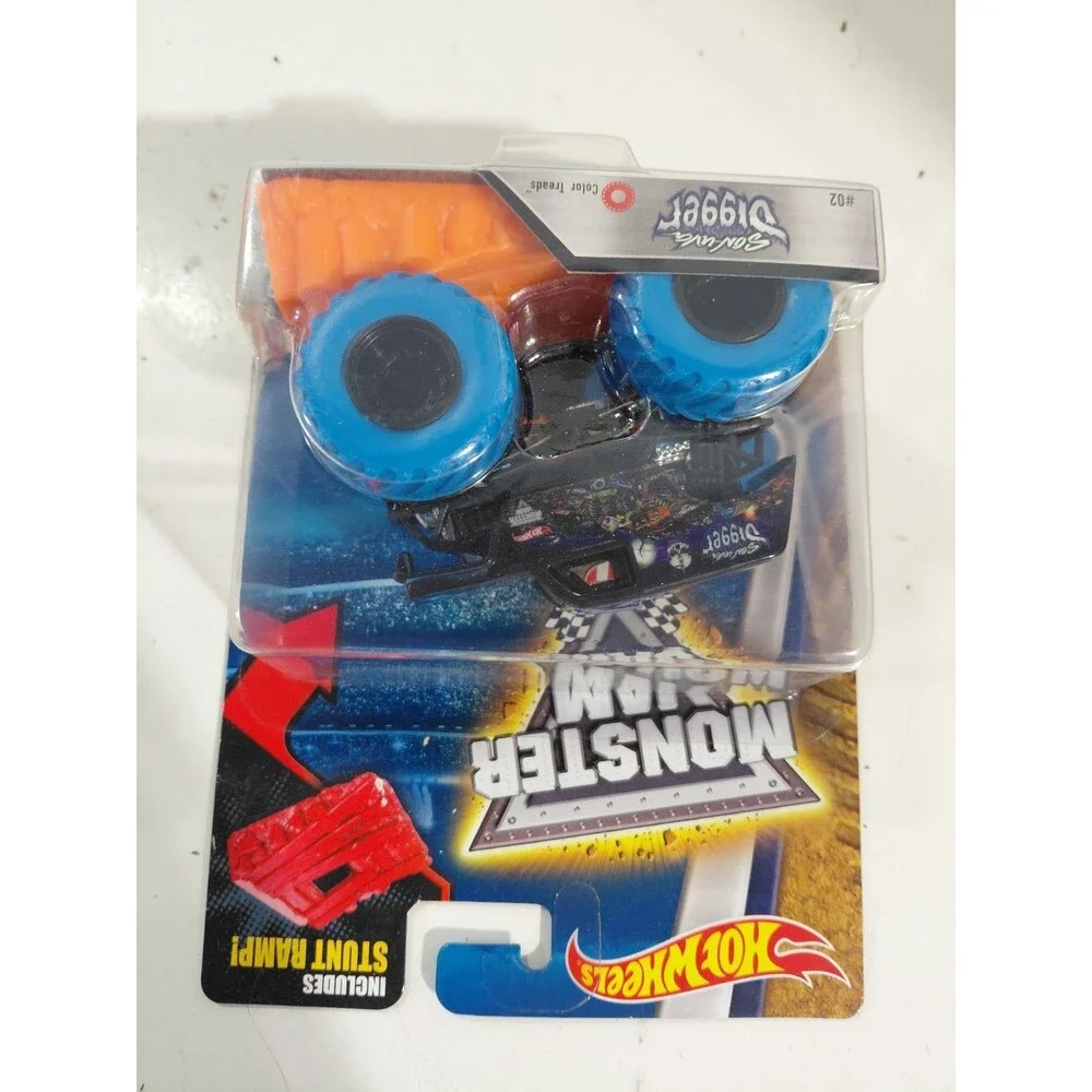 NIP Hot Wheels Monster Jam 1:64 Die Cast Son-uva Digger Color Treads w/Ramp